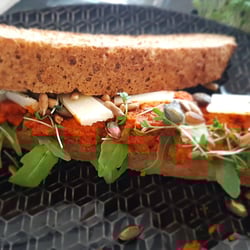 Toscaans brood, salade en pancake_vierkant